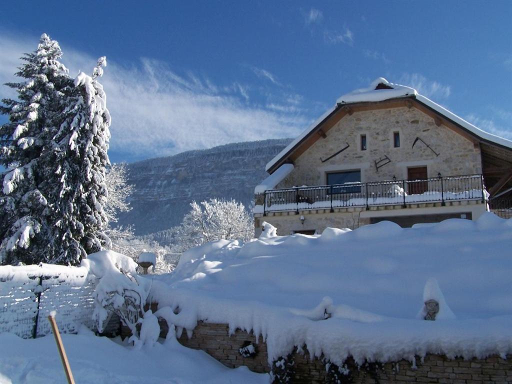 Les Grands Champs Hotel Attignat-Oncin Exterior photo